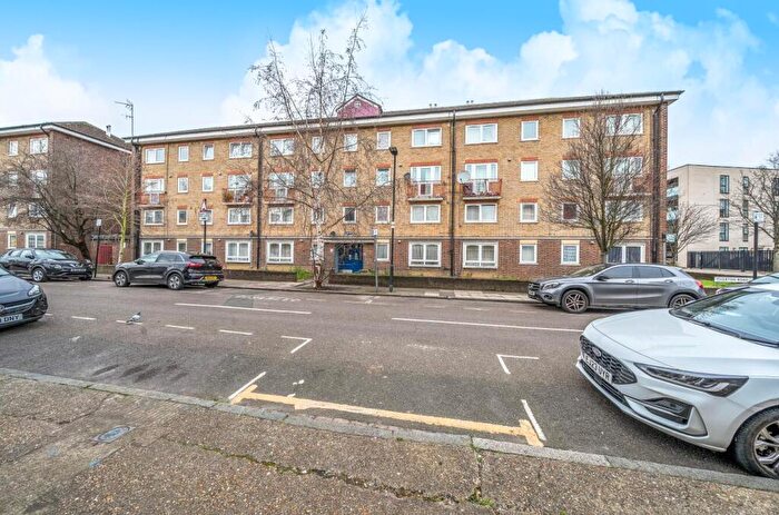3 Bedroom Apartment For Sale In Tiverton Road, London, N15
