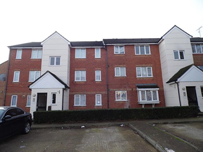 1 Bedroom Flat To Rent In Plowman Close, London, N18