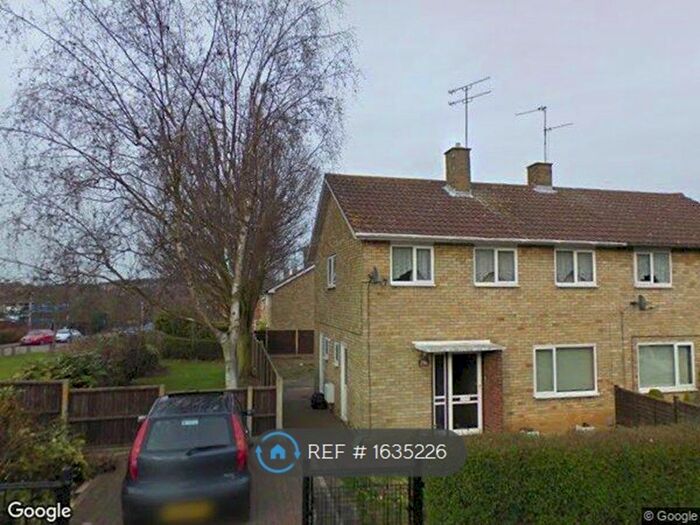 3 Bedroom Semi-Detached House To Rent In Harwood Hill, Welwyn Garden City, AL8