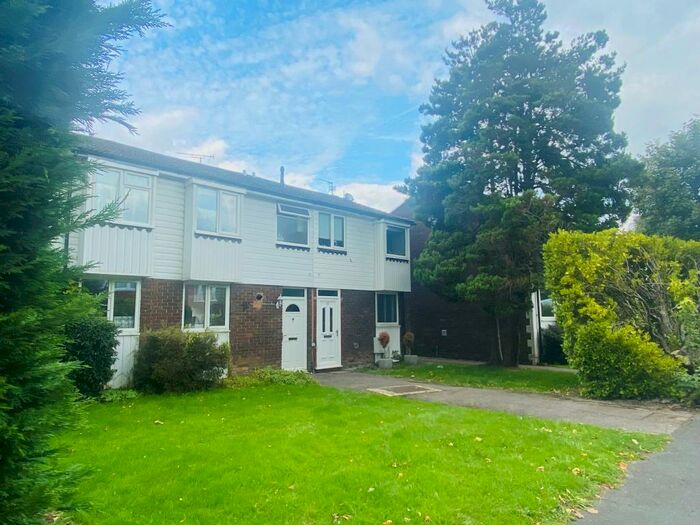 2 Bedroom House To Rent In Horsham, RH12