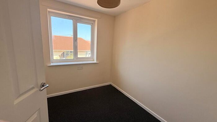 2 Bedroom Apartment To Rent In Sandbay, BS22