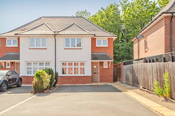 3 Bedroom Semi-Detached House For Sale In Blithbury Close, Amington, Tamworth, B77
