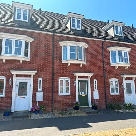 4 Bedroom Town House For Sale In Urquhart Road, Thatcham, RG19