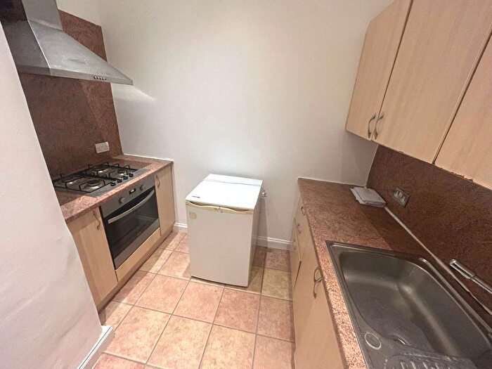 2 Bedroom Flat To Rent In Castle Street, Paisley, PA1