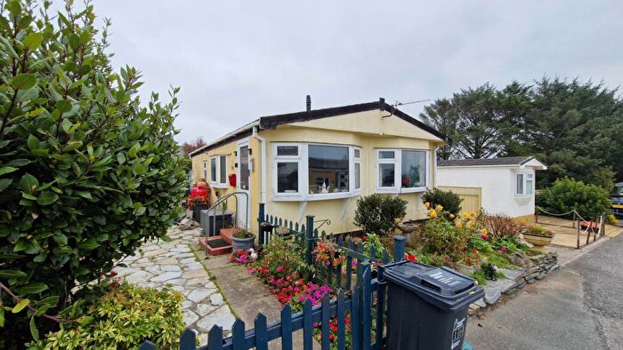 2 Bedroom Retirement Property For Sale In Planet Park, Delabole, PL33