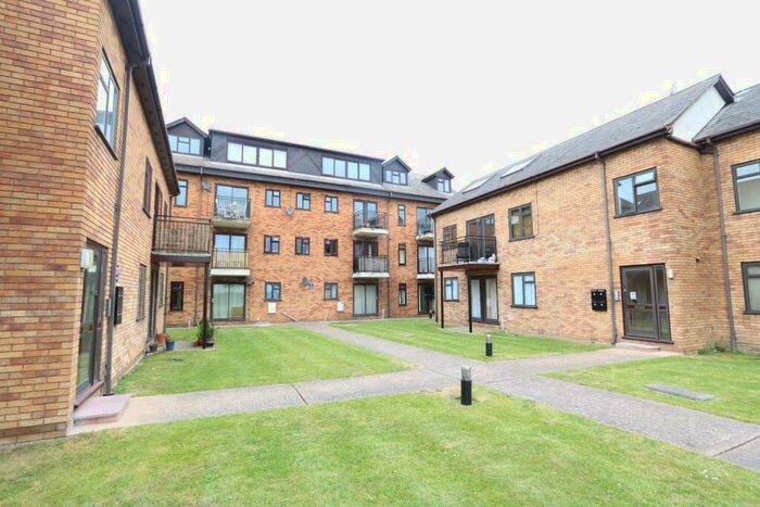 2 Bedroom Flat To Rent In The Everglades, London Road, Hadleigh, SS7