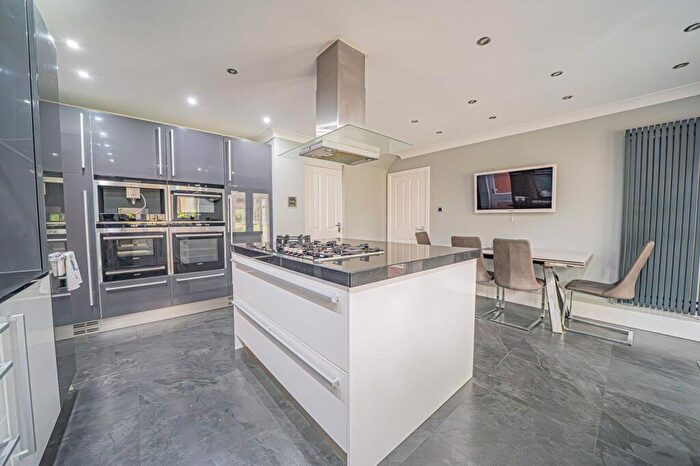 5 Bedroom Detached House For Sale In Grovefield Crescent, Balsall Common, CV7