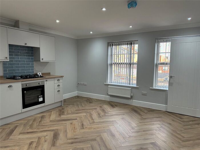 2 Bedroom Flat To Rent In Wood Street, Taunton, TA1