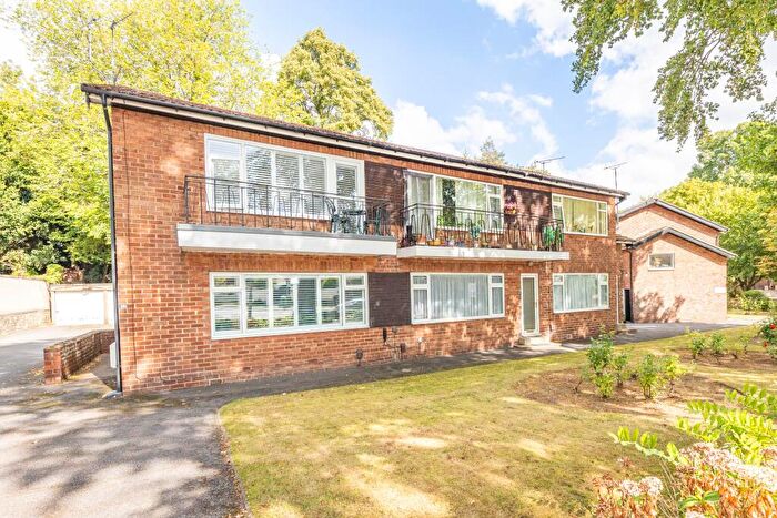 2 Bedroom Flat For Sale In King Lane, Moortown, Leeds, LS17