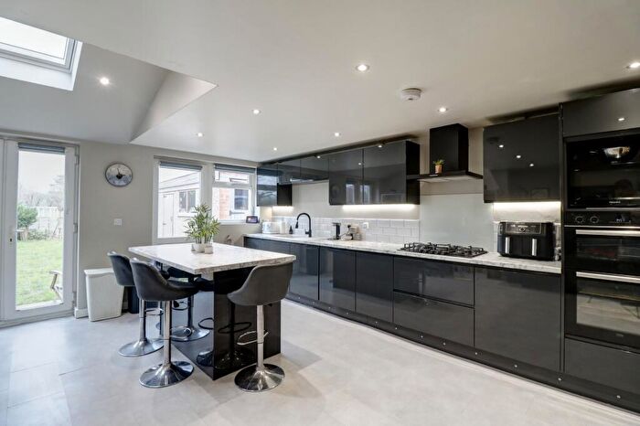 3 Bedroom Semi-Detached House For Sale In Whitewell Close, Preston, PR3