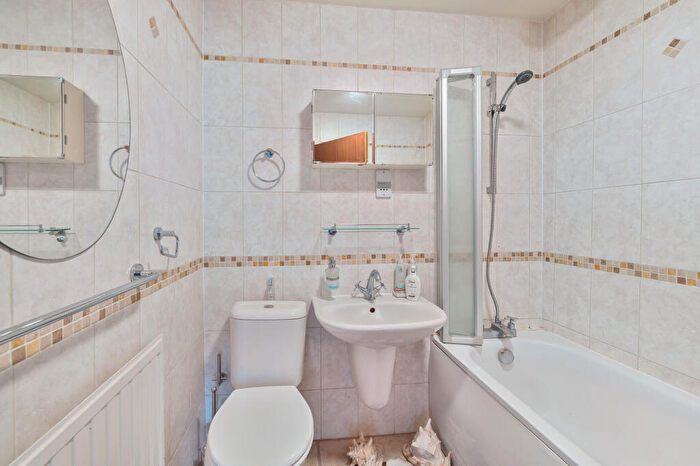 4 Bedroom Detached Bungalow For Sale In Waverley Road, Farnborough, GU14