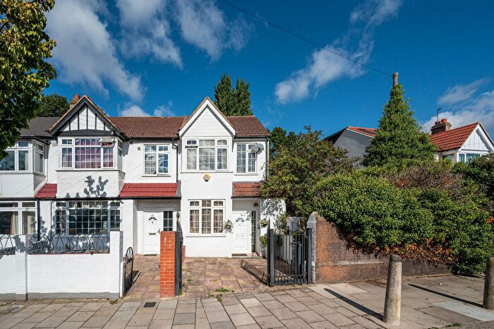 3 Bedroom End Of Terrace House For Sale In Abercairn Road, Streatham Vale, London, SW16