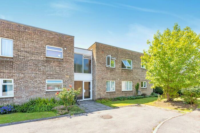2 Bedroom Apartment To Rent In Girdlestone Close, Headington, OX3