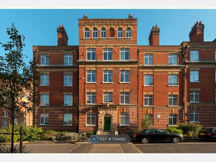 2 Bedroom Flat To Rent In Block F, London, SE24