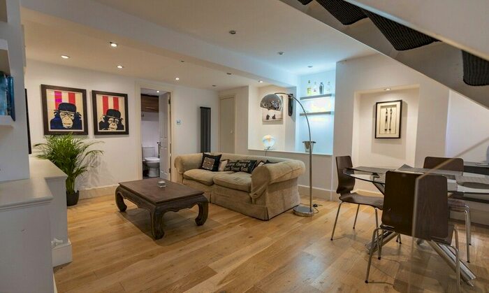 2 Bedroom Flat To Rent In Snowbury Road, Fulham, SW6