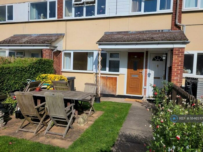 2 Bedroom Flat To Rent In Wheelers End, Chinnor, OX39