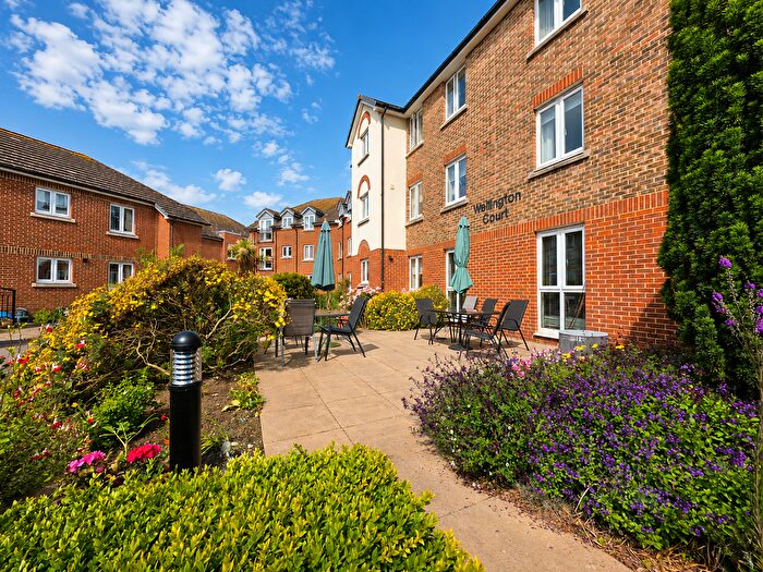 1 Bedroom Flat For Sale In Wellington Court, Beechwood Avenue, Deal, Kent, CT14