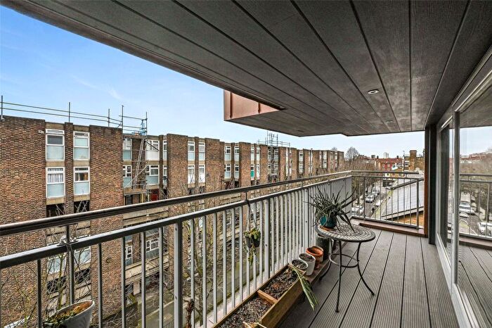 2 Bedroom Apartment To Rent In Copperfield Mews, Bethnal Green, London, E2