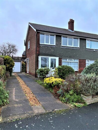 3 Bedroom Semi-Detached House To Rent In Burnham Road, Garforth LS25