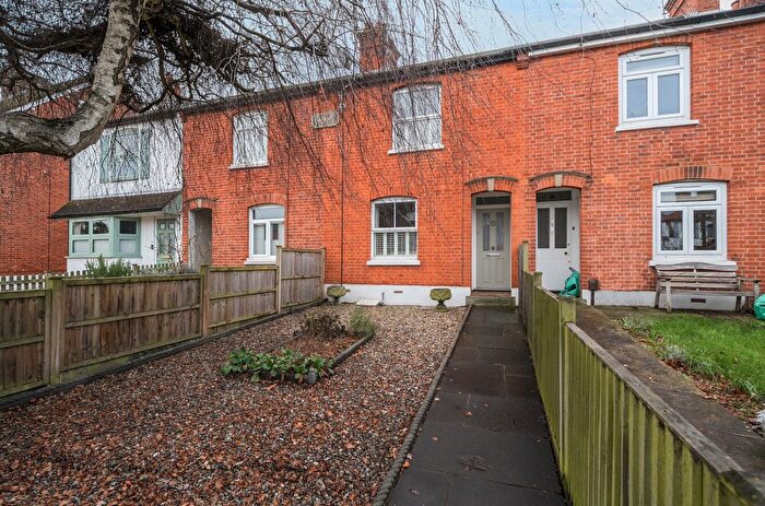 2 Bedroom Terraced House For Sale In Easthampstead Road, Wokingham, Berkshire, RG40