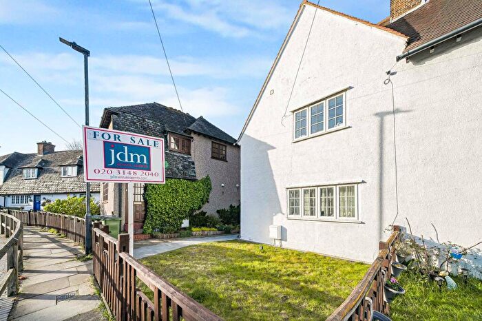 3 Bedroom End Of Terrace House For Sale In Ross Way, London, SE9