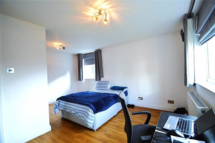 2 Bedroom Apartment To Rent In Alcester Road, Wallington, SM6