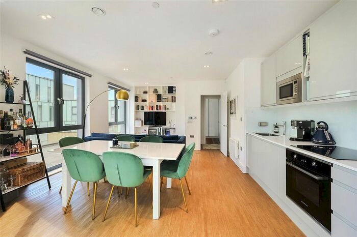 2 Bedroom Flat To Rent In Red Lion Square, Wandsworth High Street, London, SW18