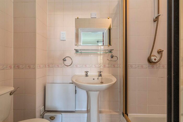 1 Bedroom Flat For Sale In Catherines Close, Catherine-De-Barnes, Solihull, B91