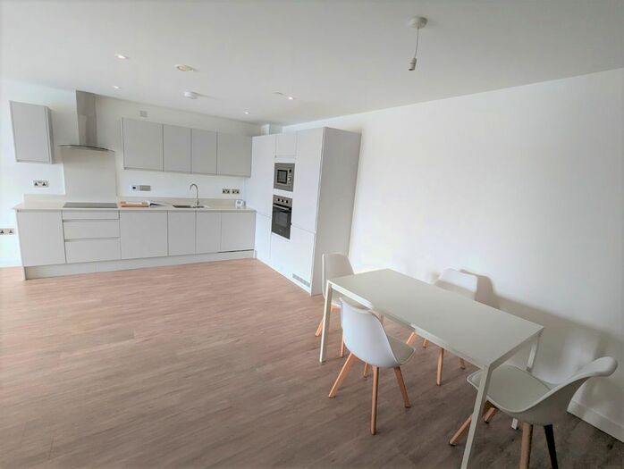 2 Bedroom Flat To Rent In Trent Lane, Nottingham, NG2