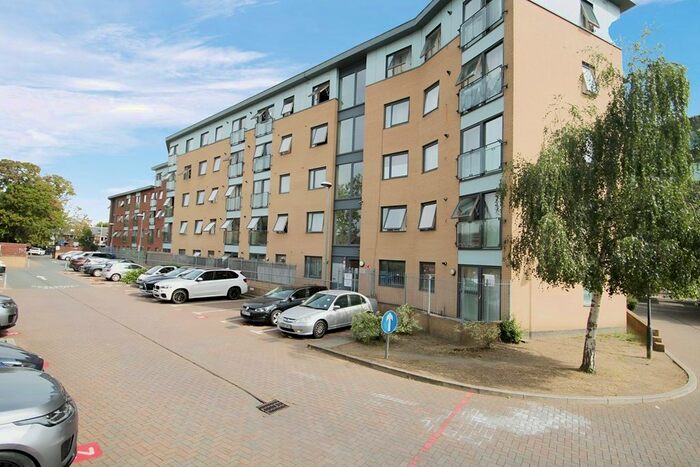 2 Bedroom Flat To Rent In A Bath Road, Hounslow, TW3