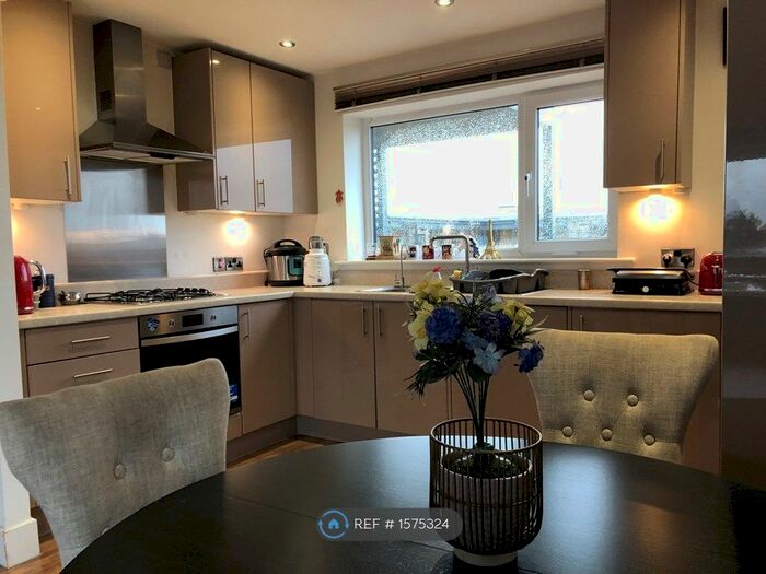 2 Bedroom Flat To Rent In Tranquil Lane, Harrow, HA2