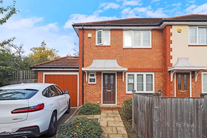 3 Bedroom Semi Detached House For Sale In Hadleigh Close, Harrow, HA2