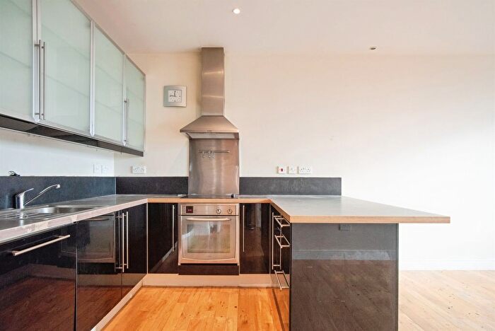 2 Bedroom Flat For Sale In Farnsby Street, Swindon, SN1