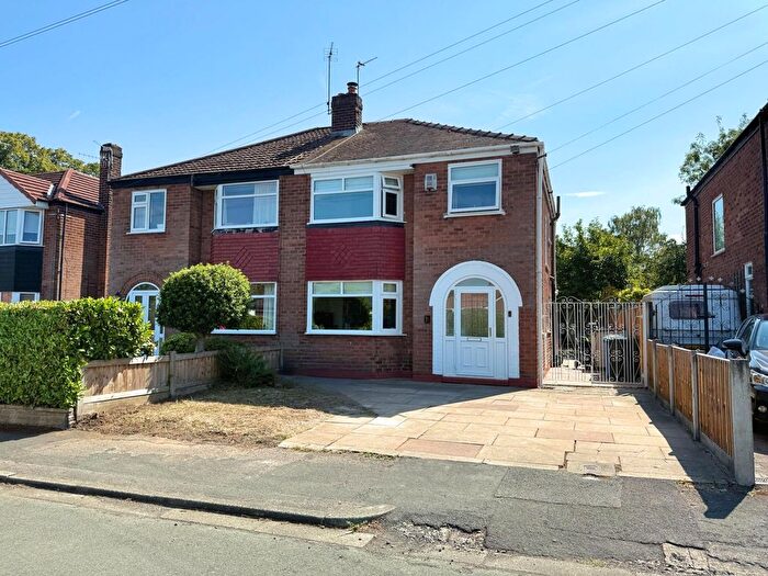3 Bedroom Semi-Detached House For Sale In Wentworth Drive, Sale, M33