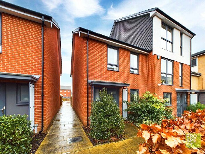 3 Bedroom Semi-Detached House To Rent In Woolhampton Way, Reading, Berkshire, RG2