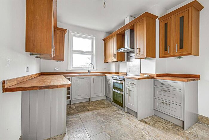 3 Bedroom Flat To Rent In Ormonde Road, East Sheen, SW14