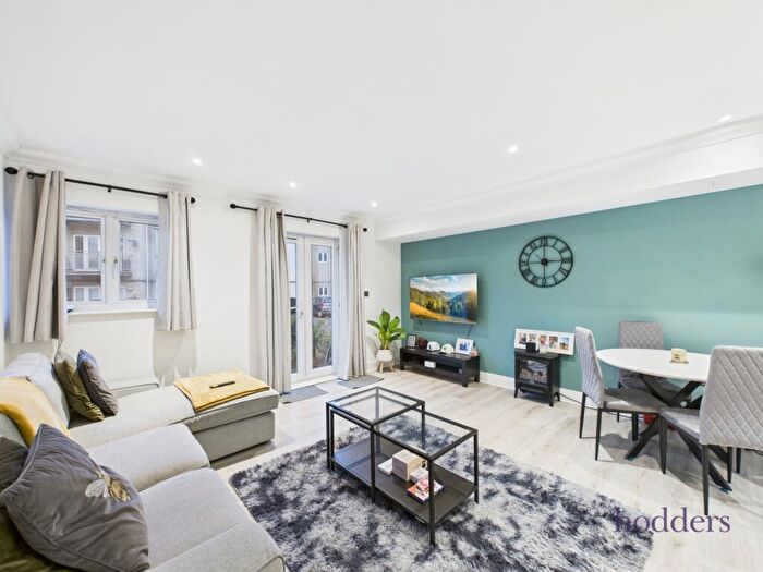 1 Bedroom Apartment For Sale In Chertsey, Surrey, KT16