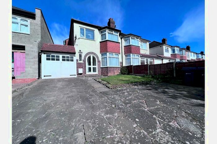 3 Bedroom Semi-Detached House To Rent In Painswick Road, Hall Green, Birmingham, B28