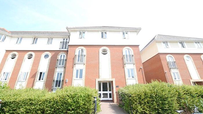 2 Bedroom Apartment To Rent In Walsingham Close, Hatfield, AL10