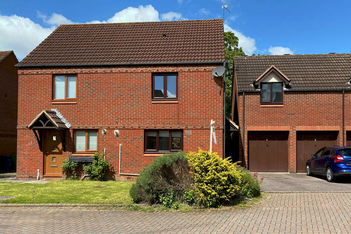 3 Bedroom Semi-Detached House To Rent In Cranham Gate, Hucclecote, GL3