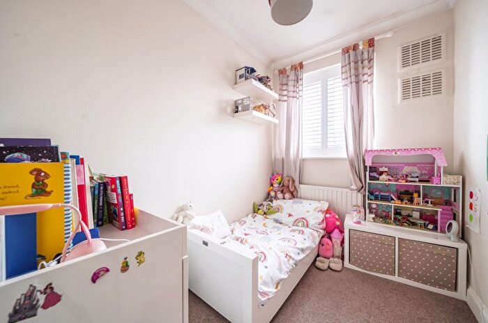 3 Bedroom Terraced House For Sale In Sparrows Lane, London, SE9