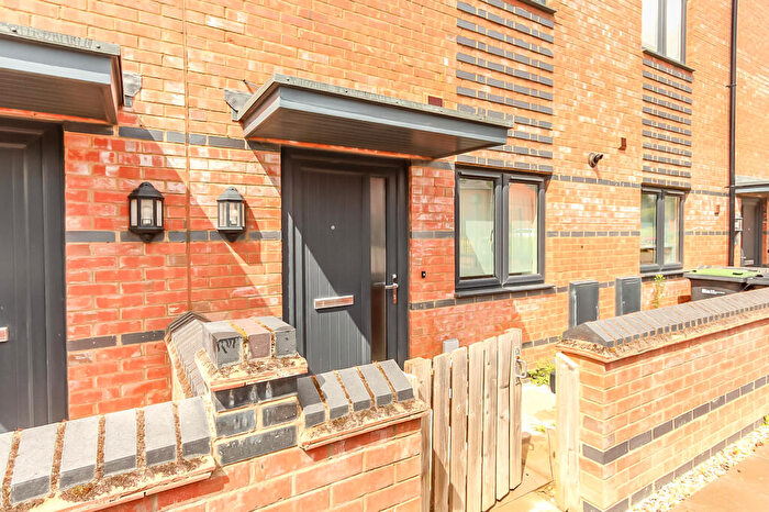 1 Bedroom Apartment For Sale In Juniper Grove, Wellingborough, NN8