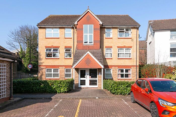 2 Bedroom Flat To Rent In Muggeridge Close, South Croydon, CR2