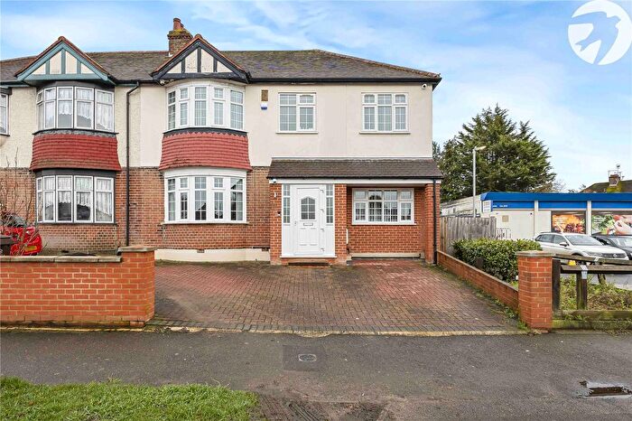 4 Bedroom Semi Detached House For Sale In Brompton Farm Road, Strood, Kent, ME2