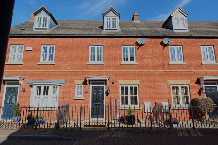 4 Bedroom Town House For Sale In Banks Drive, Sandy, SG19