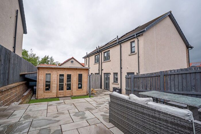 3 Bedroom Semi-Detached House For Sale In Happylands View, Lochgelly, KY5