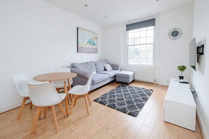 3 Bedroom Flat To Rent In Camden Road, London, N7
