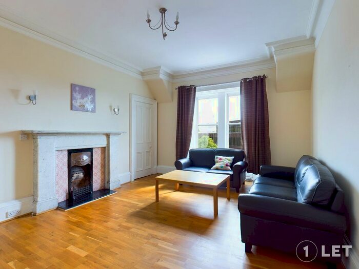 3 Bedroom Flat To Rent In Parkside Terrace, Newington, Edinburgh, EH16