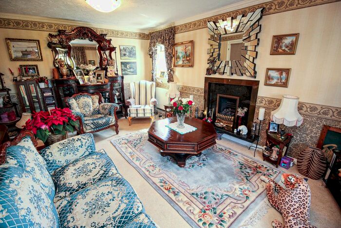 3 Bedroom Bungalow For Sale In Birchfield Drive, Worksop, S80