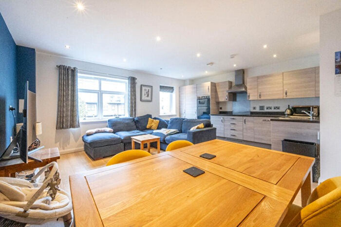 4 Bedroom Maisonette For Sale In Beaumans Drive, Walthamstow, London, E17